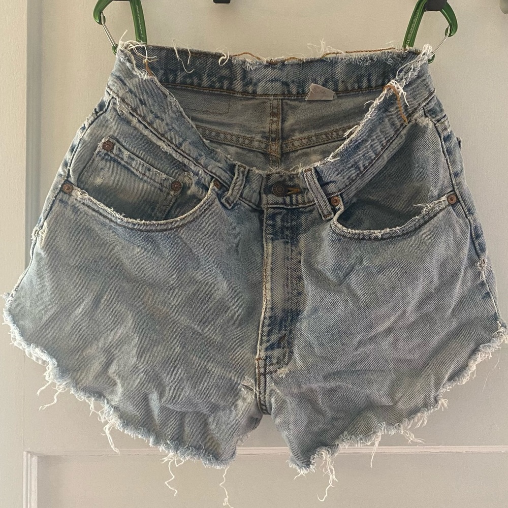 vintage levi’s high waisted shorts